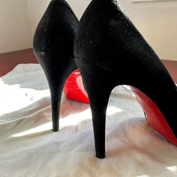 *Christian Louboutin Black Suede Pumps in Excellent Condition - Size 37.5 - Picture 6 of 12